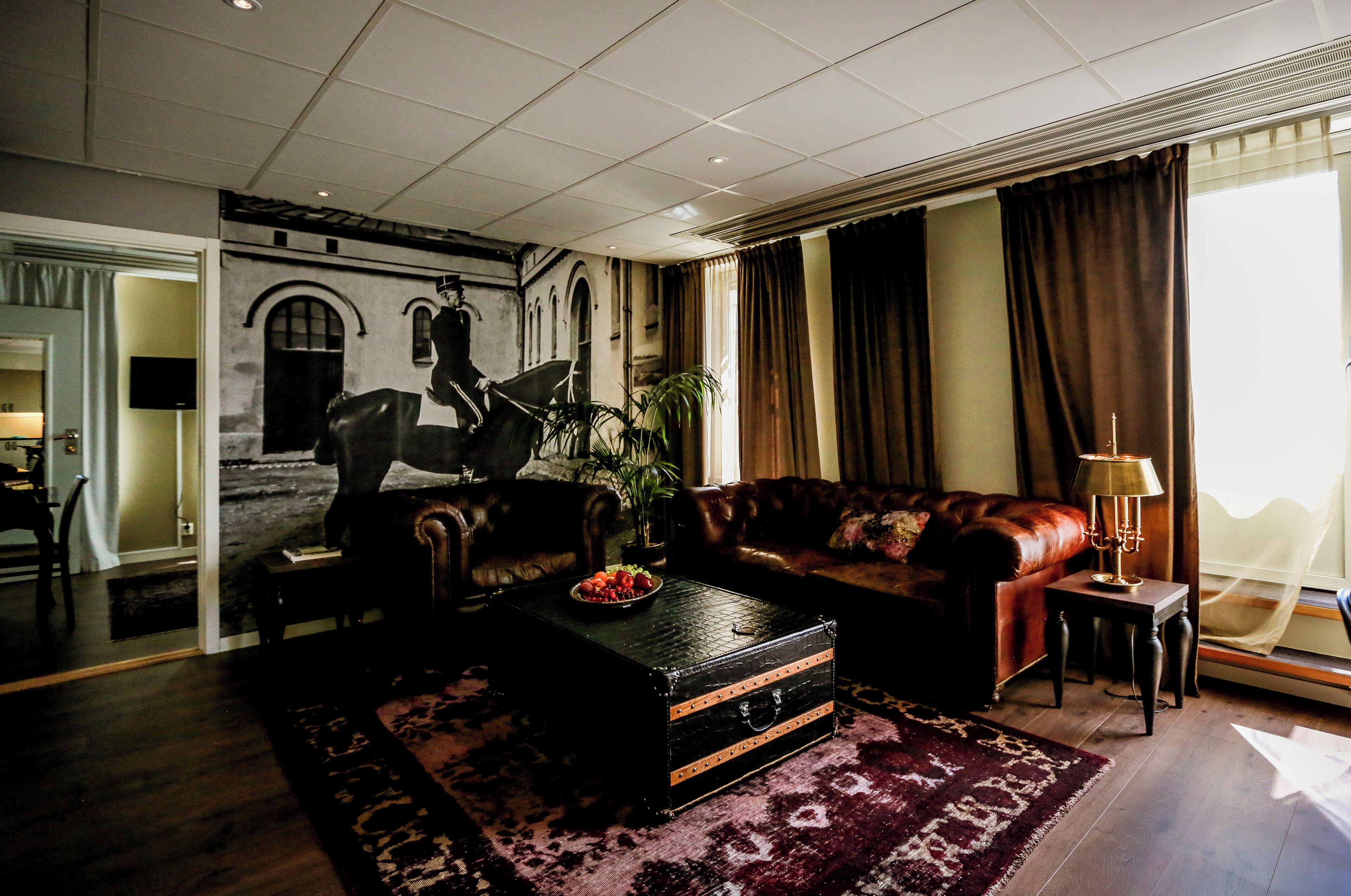 suite, balcony | living area | tv