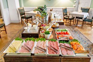 Colazione a buffet inclusa, servita tutte le mattine 