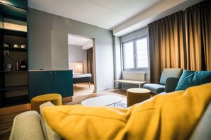 Junior Suite | Desk, blackout drapes, cribs/infant beds, rollaway beds