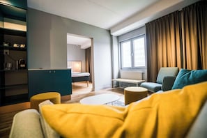 Junior-Suite | Schreibtisch, Verdunkelungsvorhänge, Babybetten, Zustellbetten