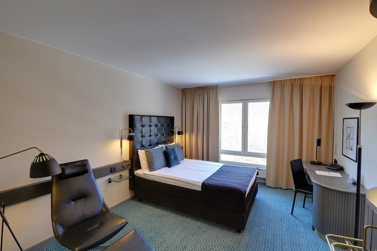 Standard Double Room | Hypo-allergenic bedding, in-room safe, desk, blackout curtains