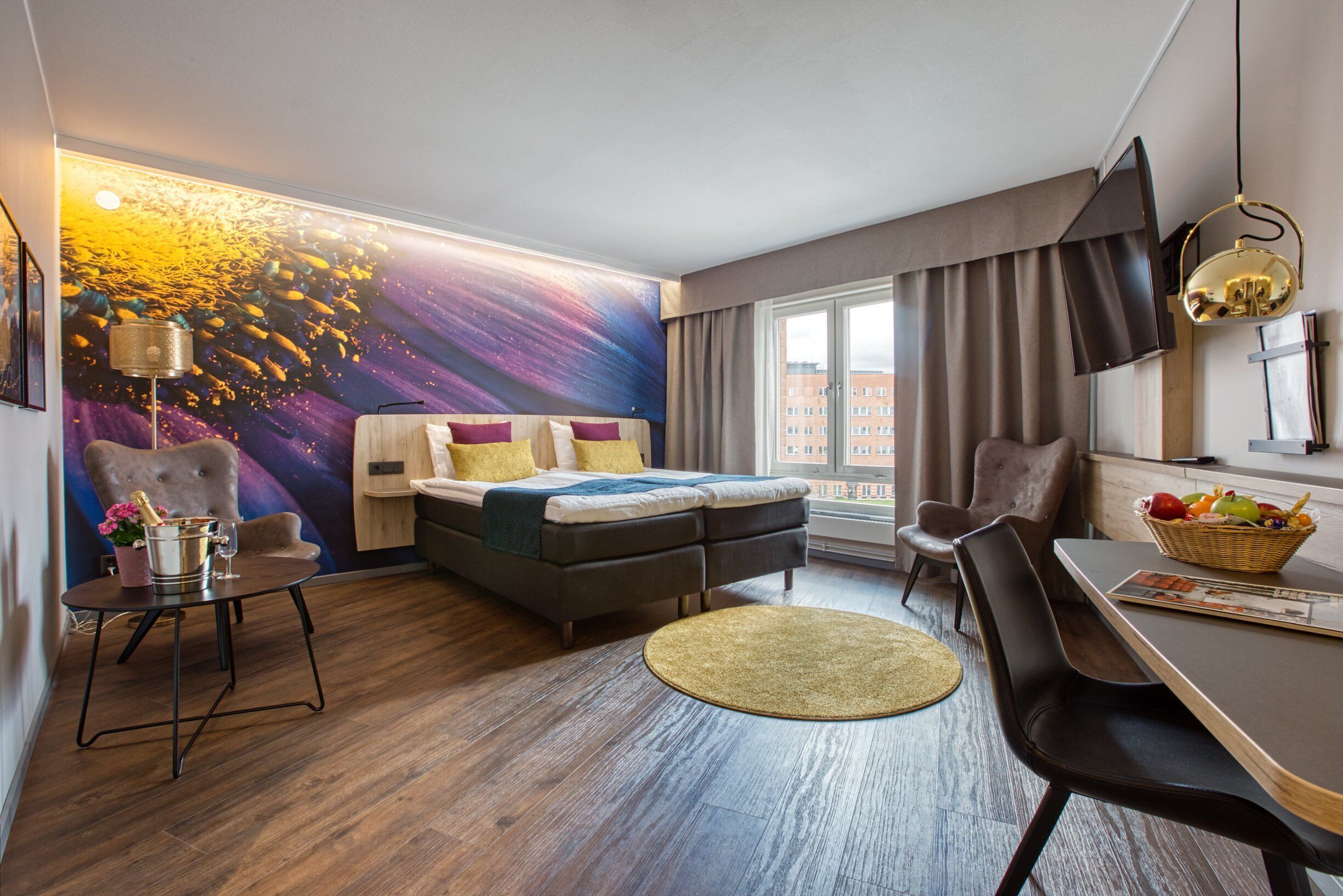 hypo-allergenic bedding, in-room safe, desk, blackout curtains