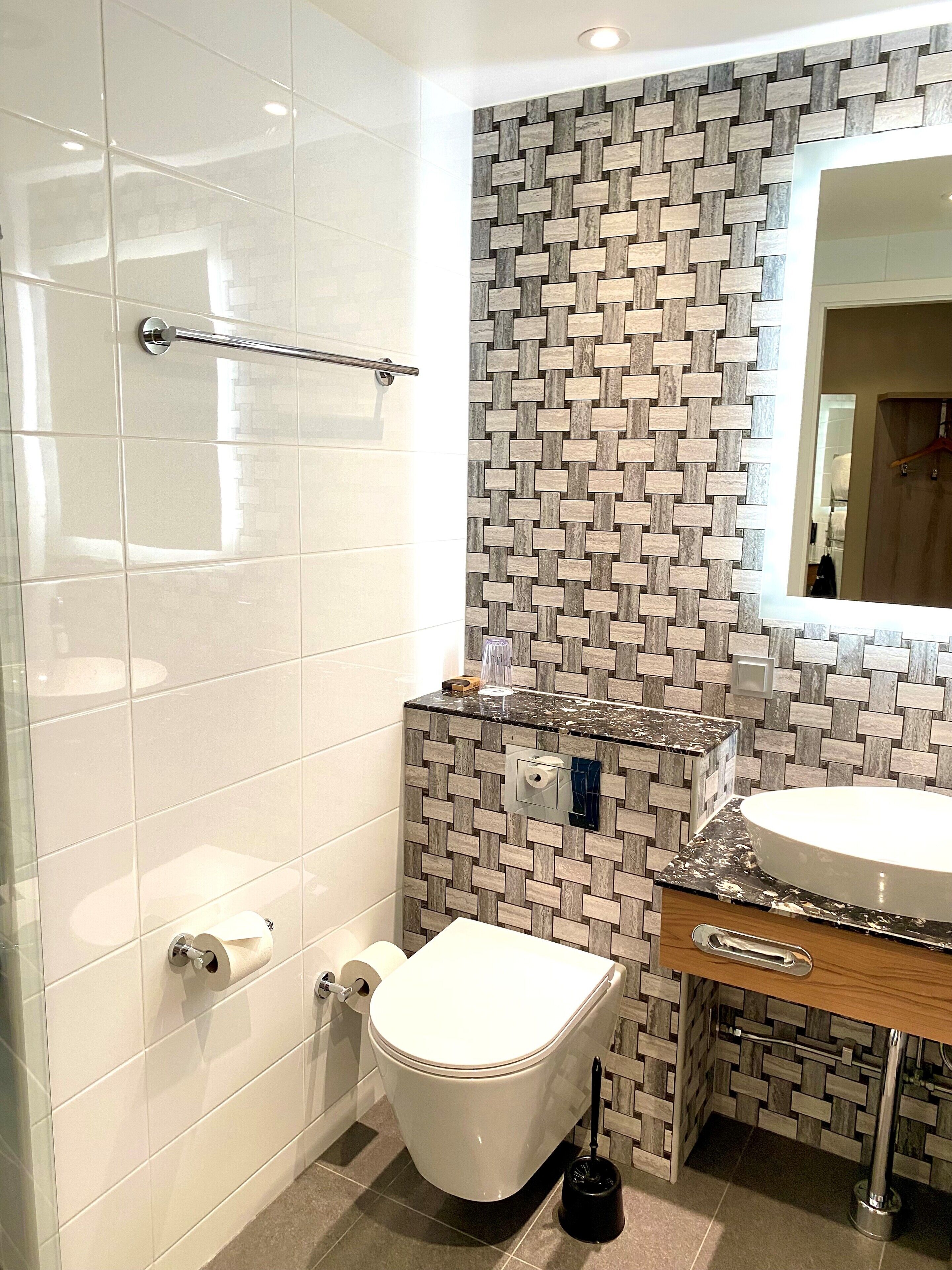 classic single room | bathroom | shower, rainfall showerhead, eco-friendly toiletries, hair dryer