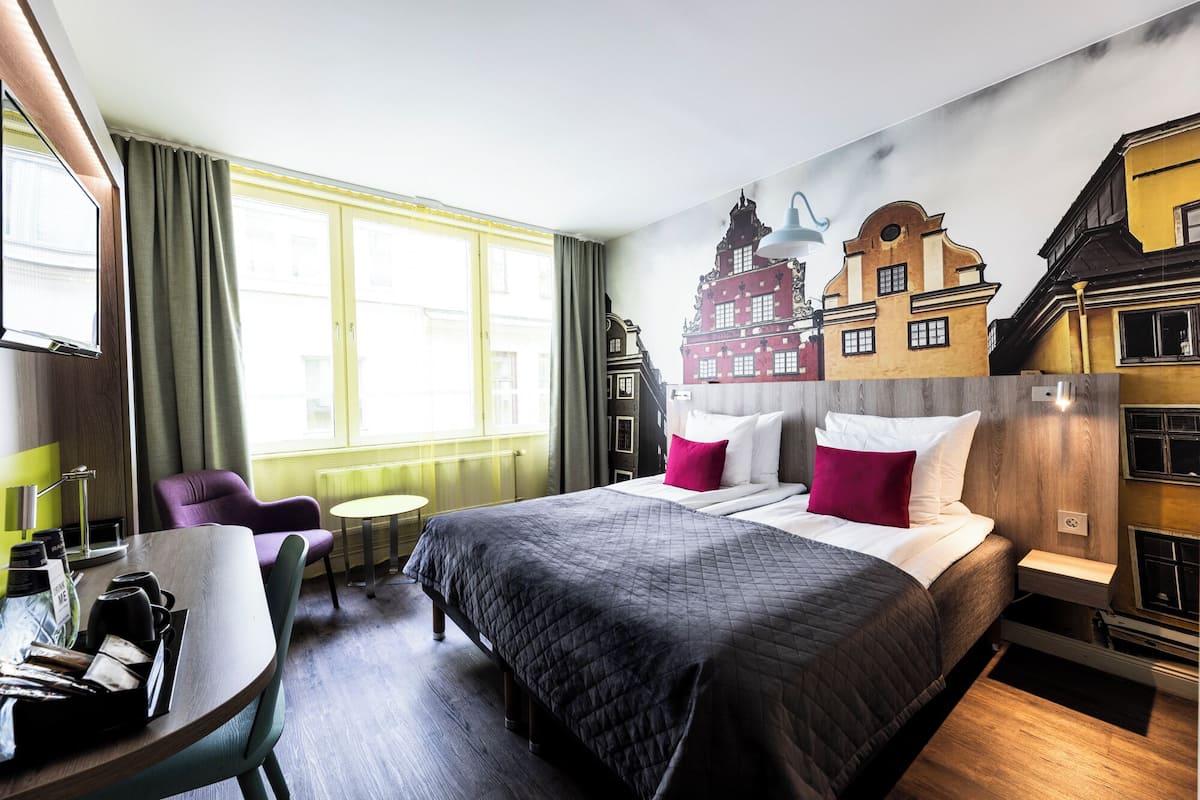 Classic Twin Room | Premium bedding, pillow-top beds, blackout curtains