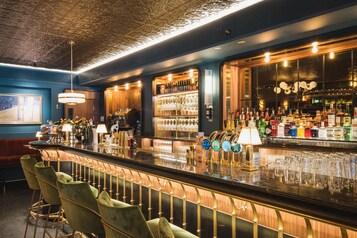 3 Bars/Lounges