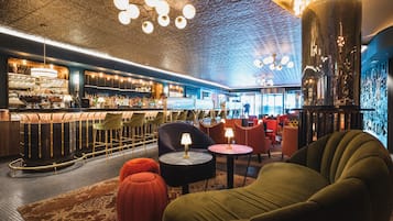 3 bares o lounges