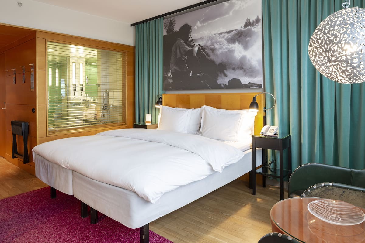 deluxe double room, balcony | egyptian cotton sheets, premium bedding, down duvets, minibar