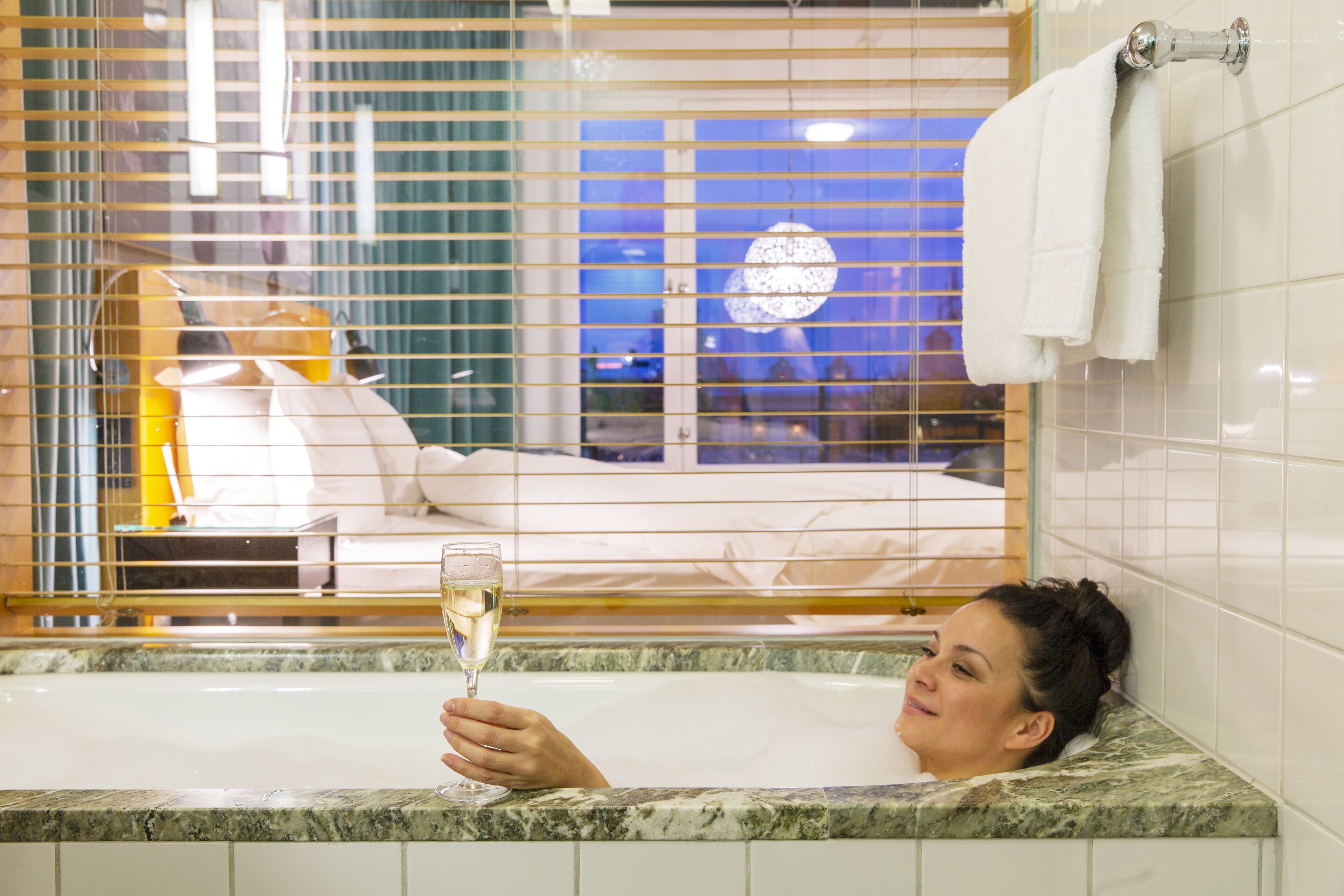 Deluxe Tek Büyük Yataklı Oda, Balkon | Mısır pamuklu çarşaf takımı, kaliteli yatak takımı, kuştüyü yorgan 