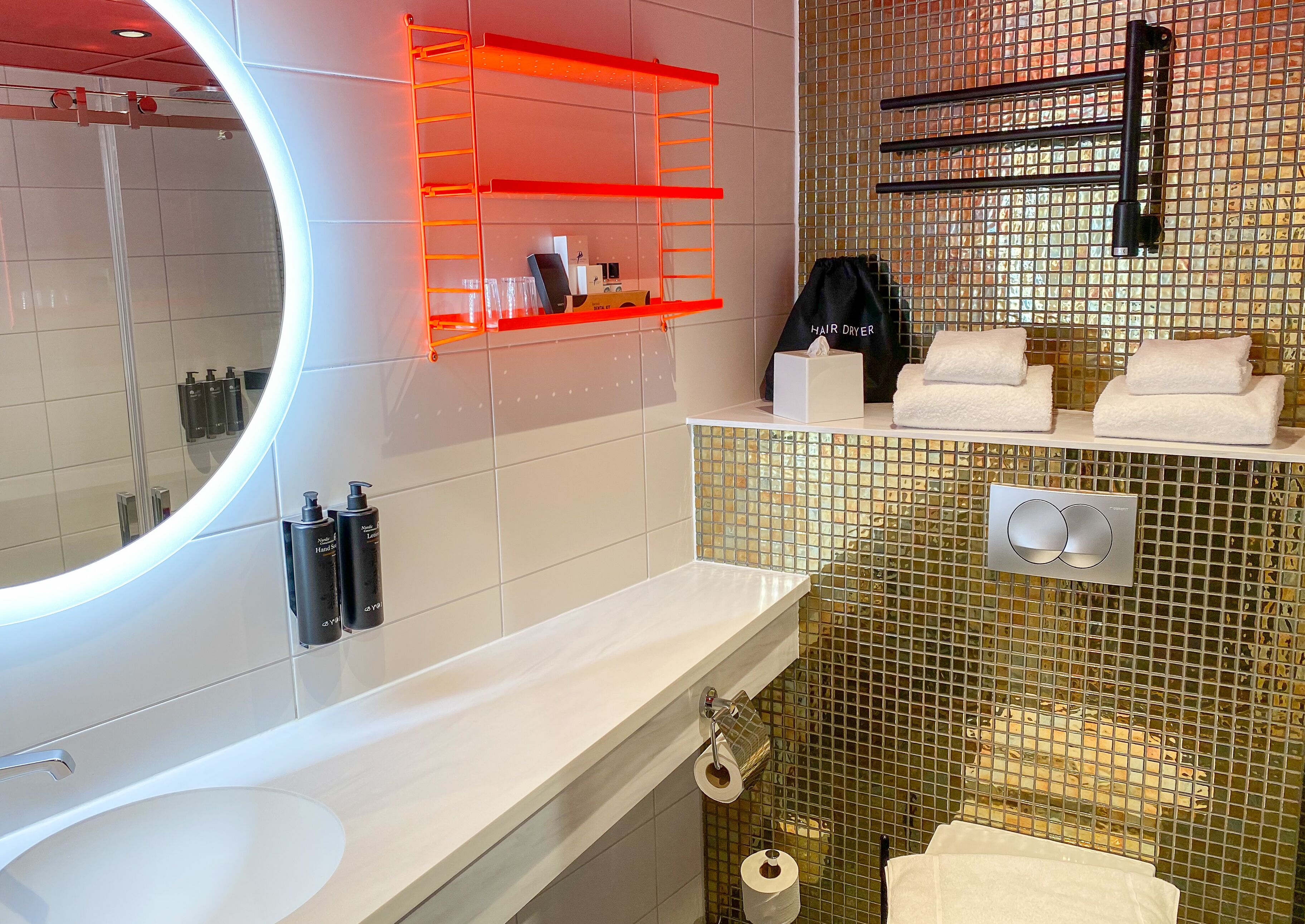 premium room | bathroom | shower, eco-friendly toiletries, towels