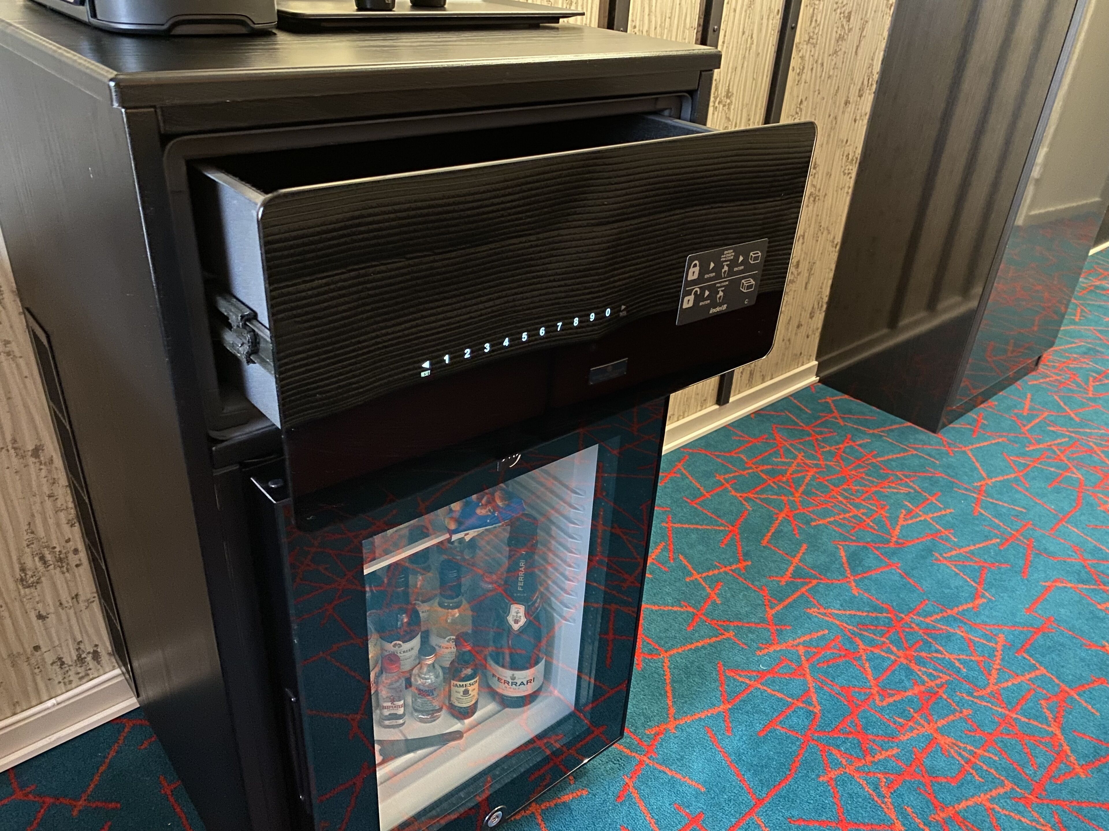 premium room | living area | 44-inch tv with satellite channels