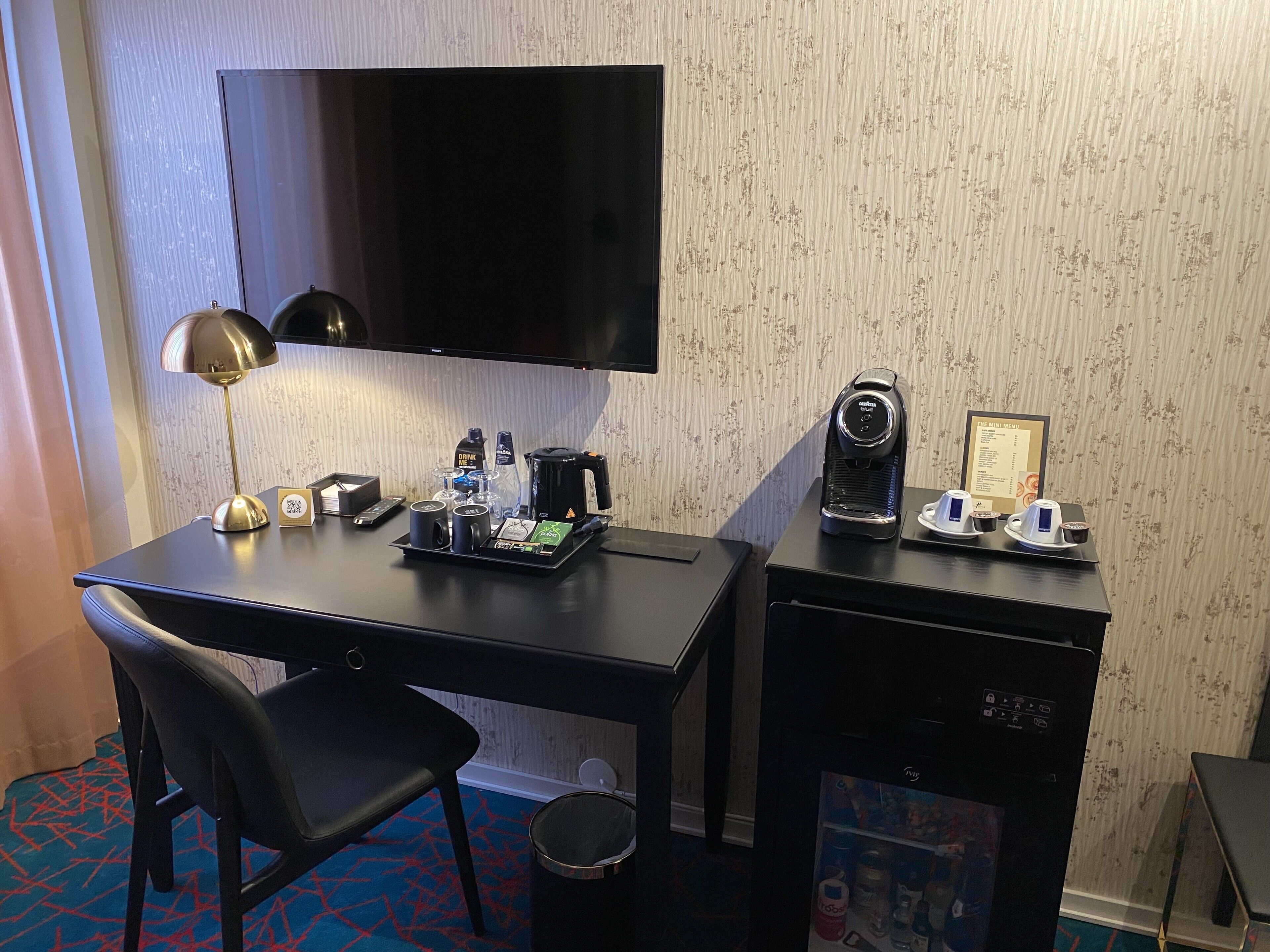 premium room | 1 bedroom, in-room safe, desk, blackout curtains