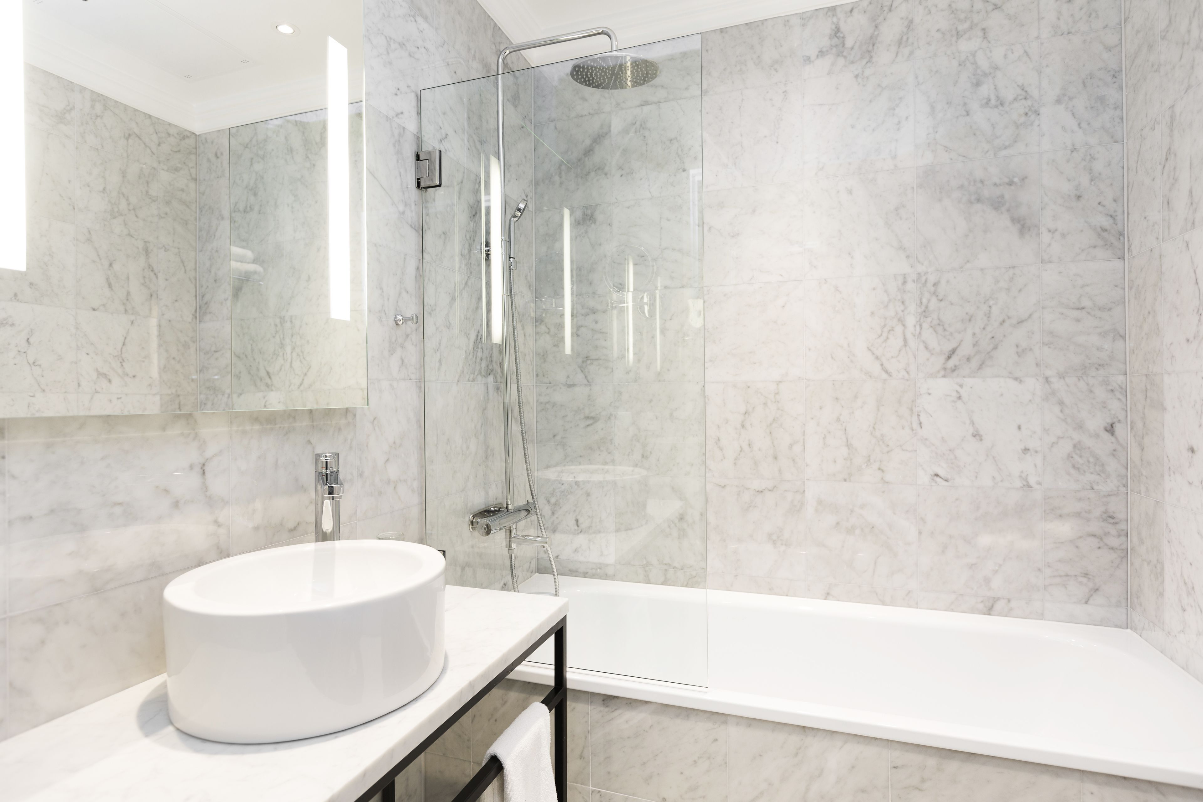 superior room | bathroom | free toiletries, hair dryer, towels