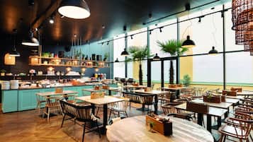 Free daily buffet breakfast