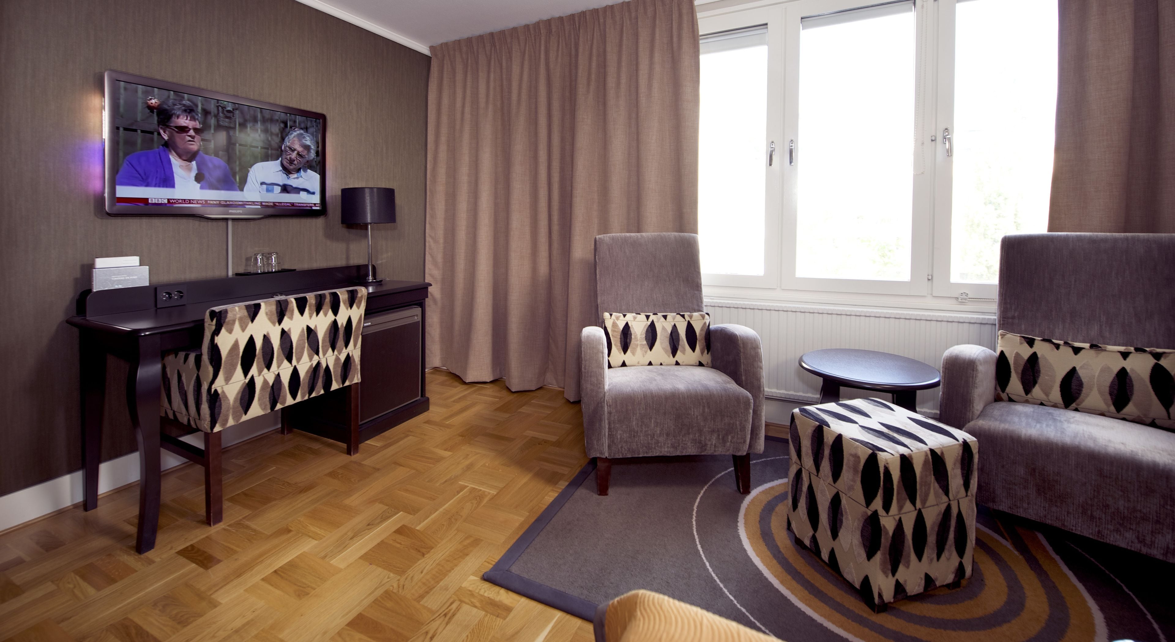 desk, iron/ironing board, cots/infant beds, rollaway beds