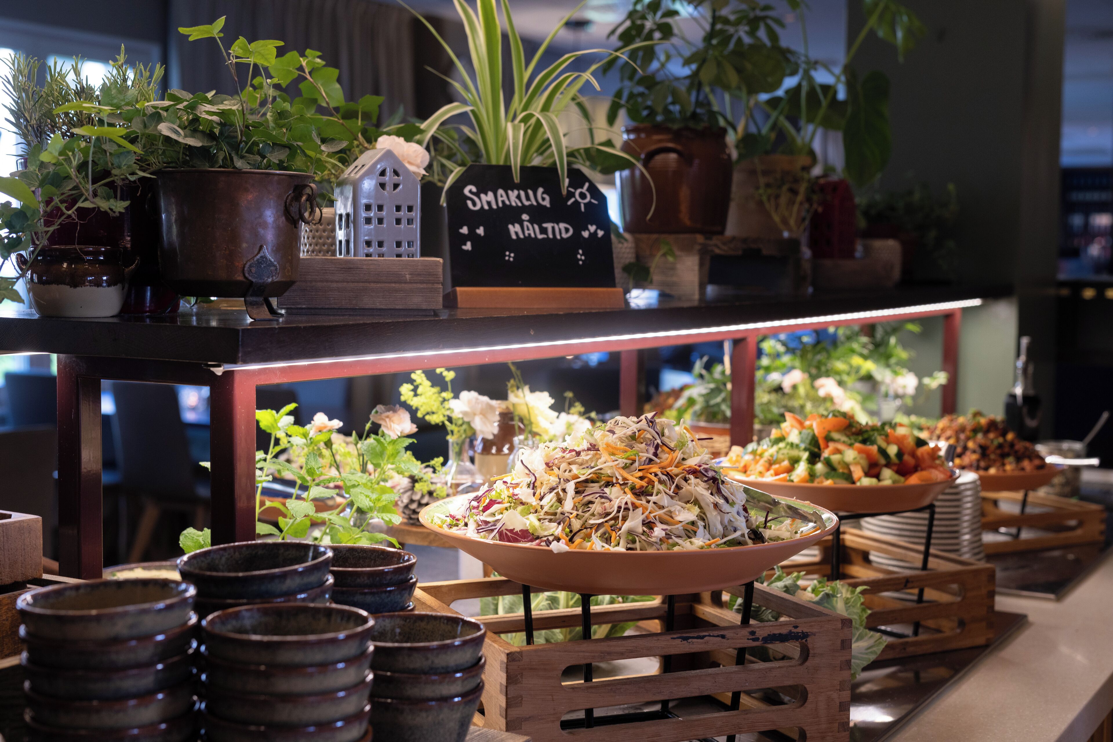 breakfast and dinner served, al fresco dining