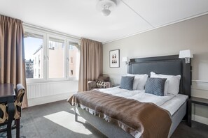Habitación estándar, 1 cama de matrimonio | Escritorio, tabla de planchar con plancha, cunas (de pago)