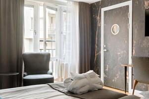 Desk, iron/ironing board, cribs/infant beds, rollaway beds