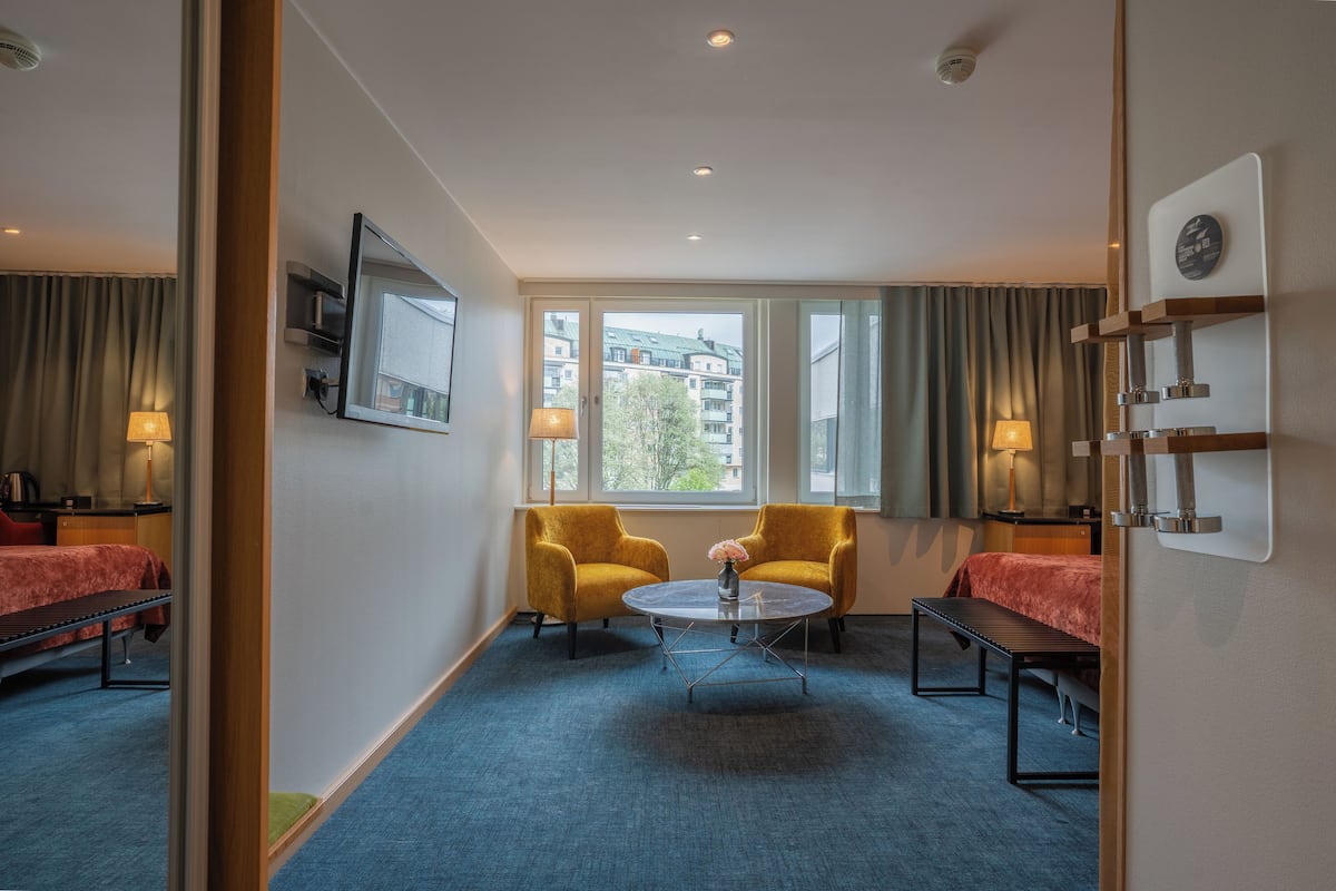 superior king room | living area | 32-inch flat-screen tv with satellite channels, tv