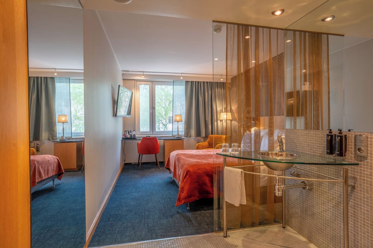 classic queen room | 1 bedroom, in-room safe, desk, blackout curtains