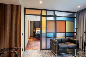 Caja de seguridad en la habitación, escritorio y cortinas blackout 