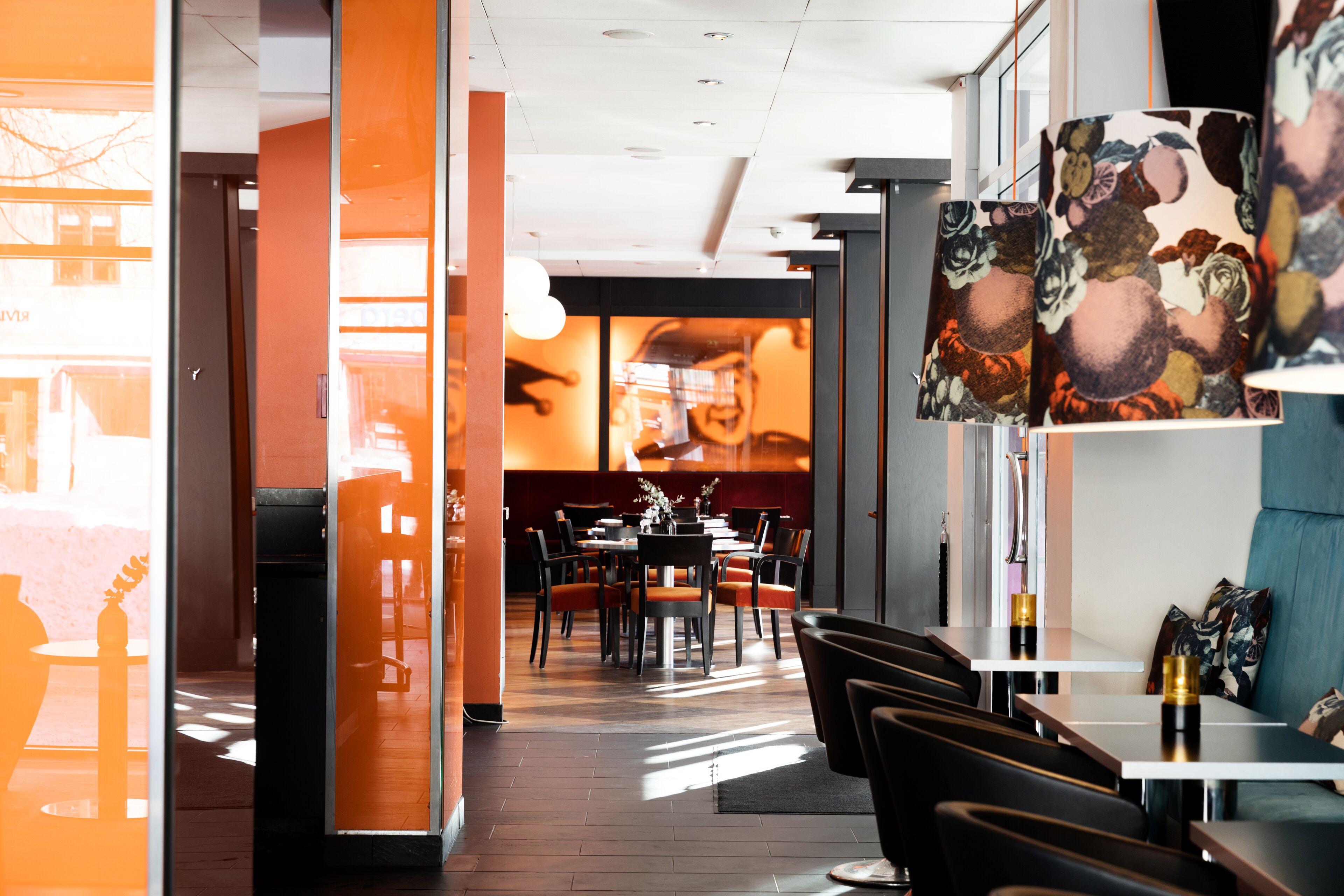 breakfast, lunch, dinner served; international cuisine