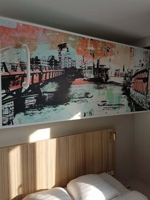 Good Morning Triple Room | 1 bedroom, in-room safe, desk, blackout drapes