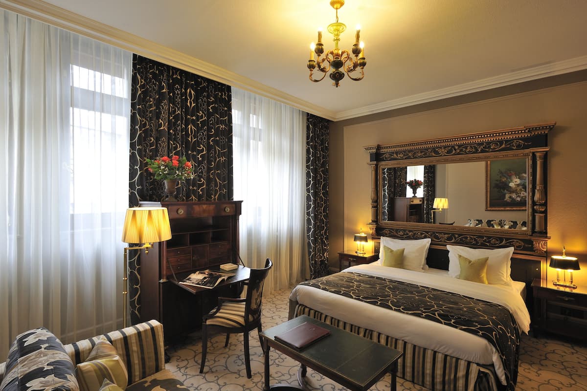 classic double room | premium bedding, minibar, in-room safe, desk