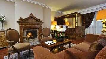 Junior suite | 1 slaapkamer, luxe beddengoed, een minibar, een kluis op de kamer