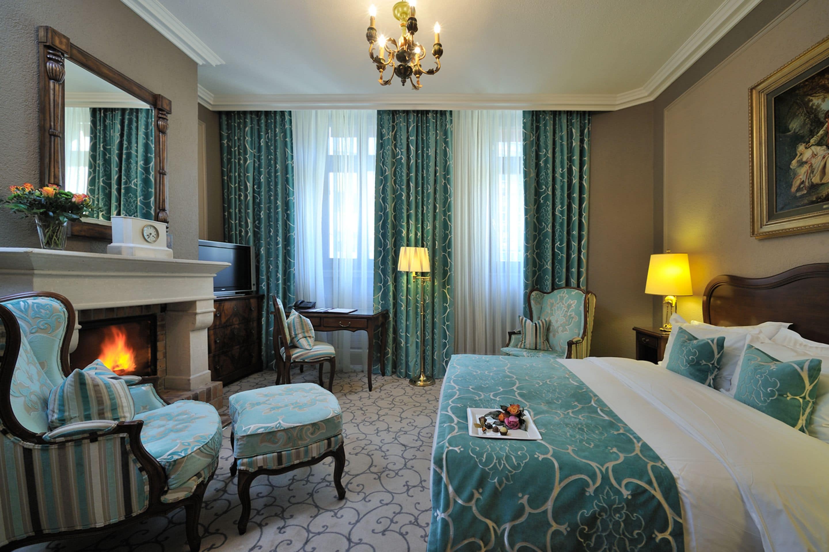 classic double room | premium bedding, minibar, in-room safe, desk