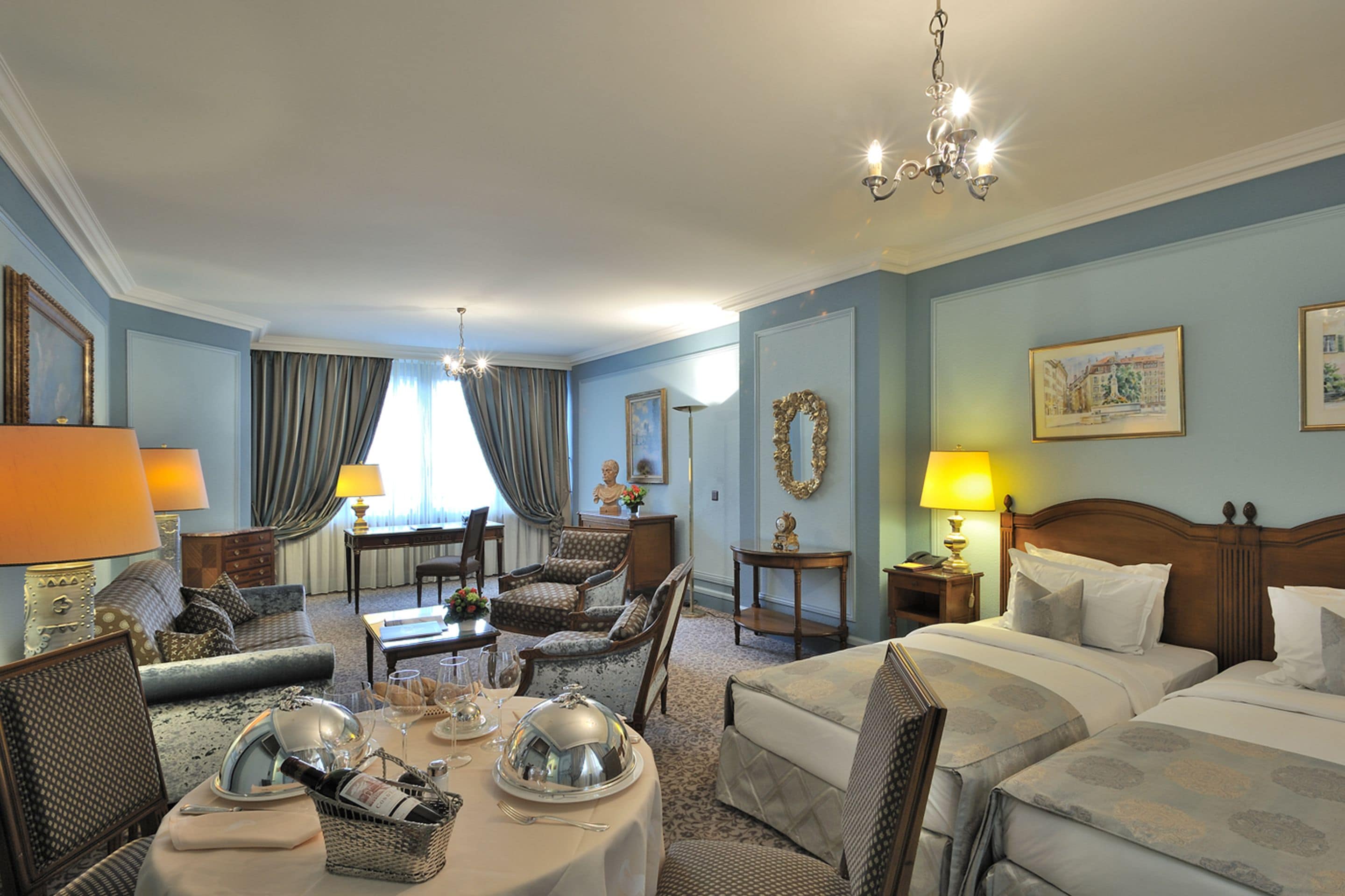 junior suite (twin beds) | premium bedding, minibar, in-room safe, desk