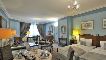 Junior Suite (twin beds) | 1 bedroom, premium bedding, minibar, in-room safe