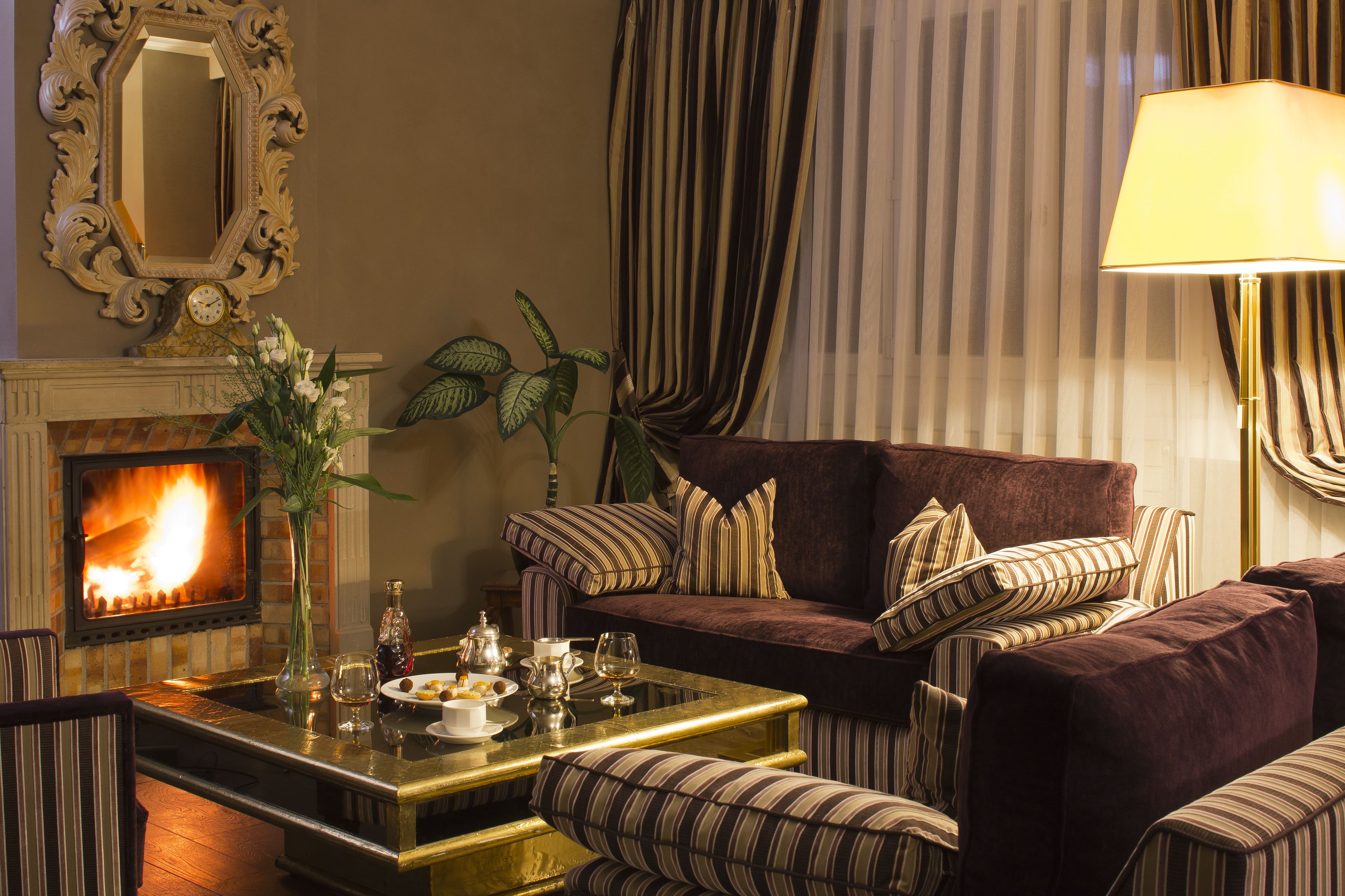 suite | living area | flat-screen tv, fireplace