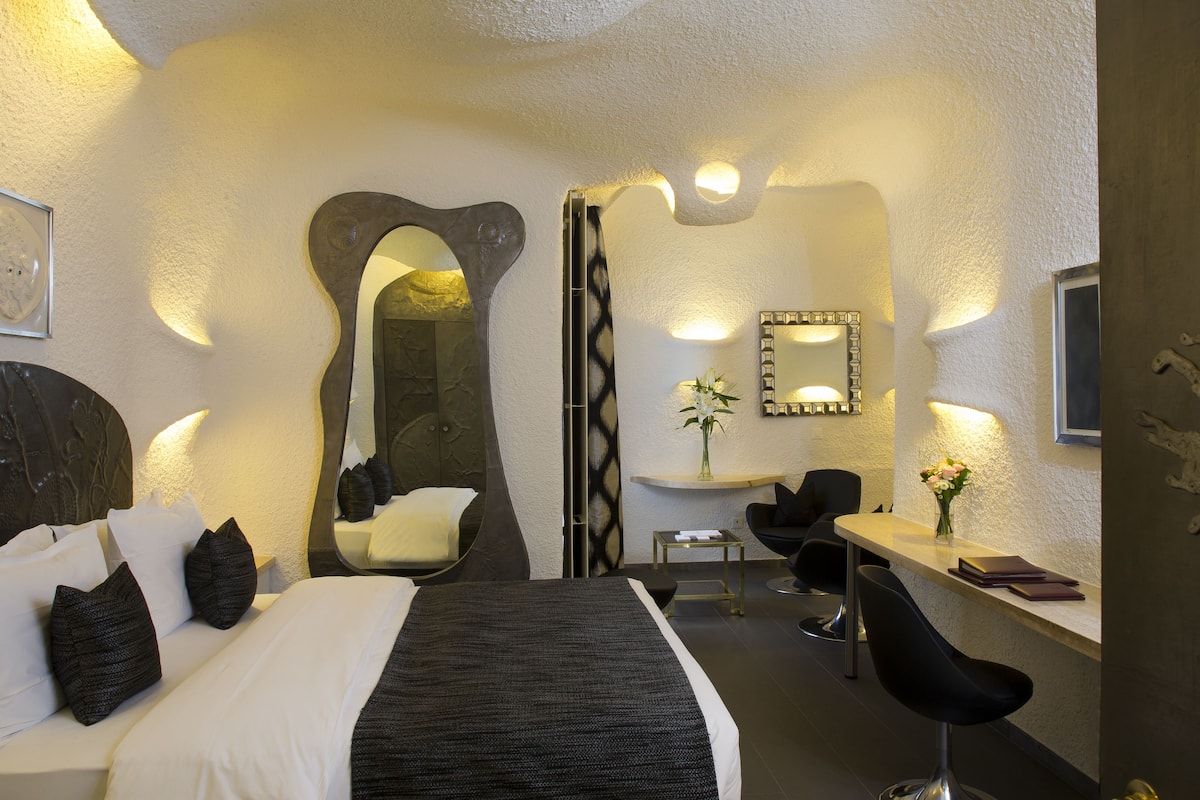 classic double room | premium bedding, minibar, in-room safe, desk