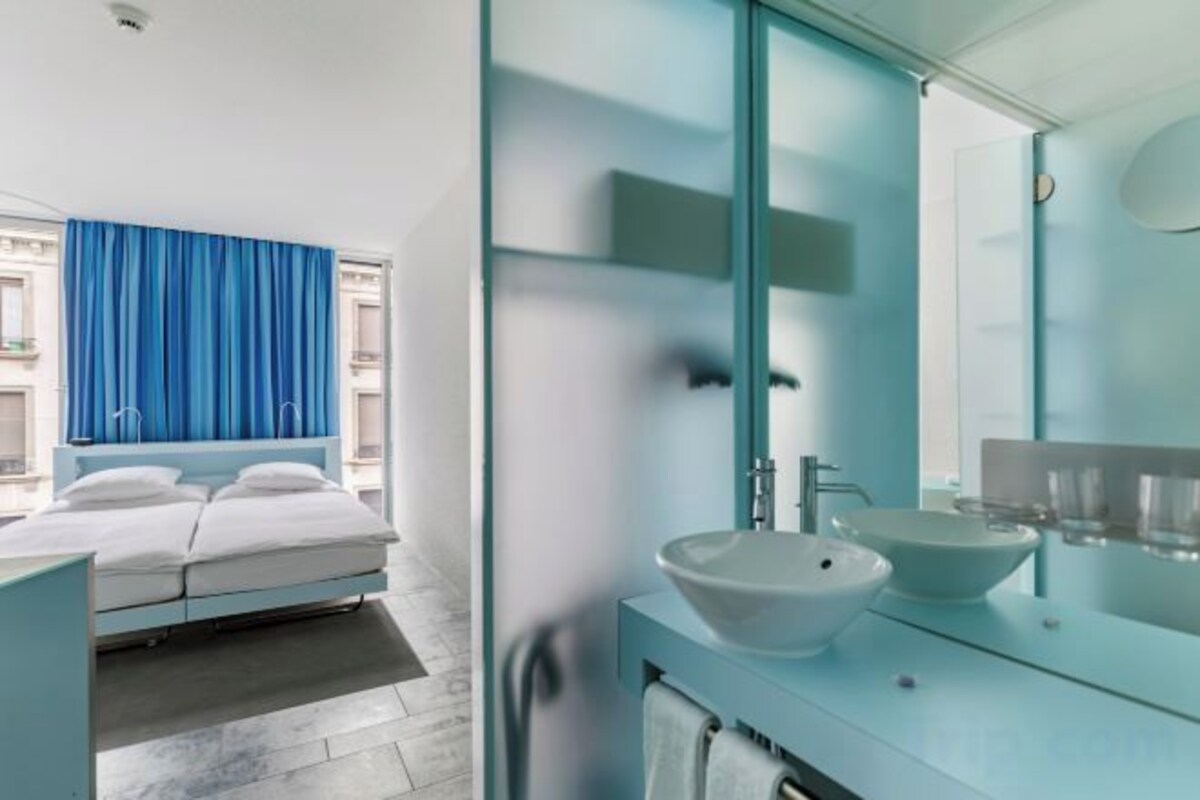 Bathroom | Shower, free toiletries, hair dryer, towels