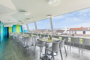 Daily buffet breakfast (CHF 19 per person)