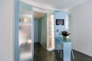 Minibar, Zimmersafe, Schreibtisch, schallisolierte Zimmer