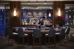 2 restaurants, breakfast, lunch, dinner served; Mediterranean cuisine  - Mandarin Oriental, Geneva (Geneva)