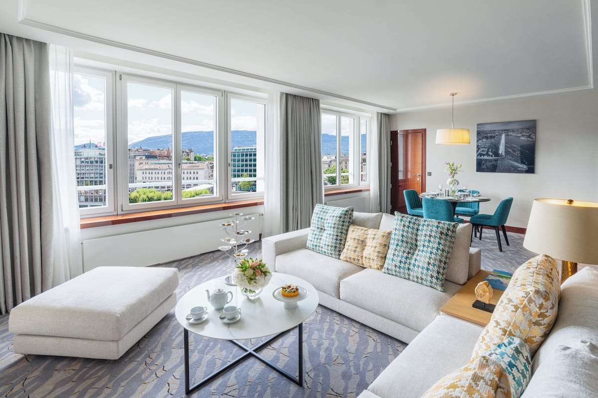 Suite panorámica | Sala de estar | Televisión de pantalla plana y reproductor de DVD