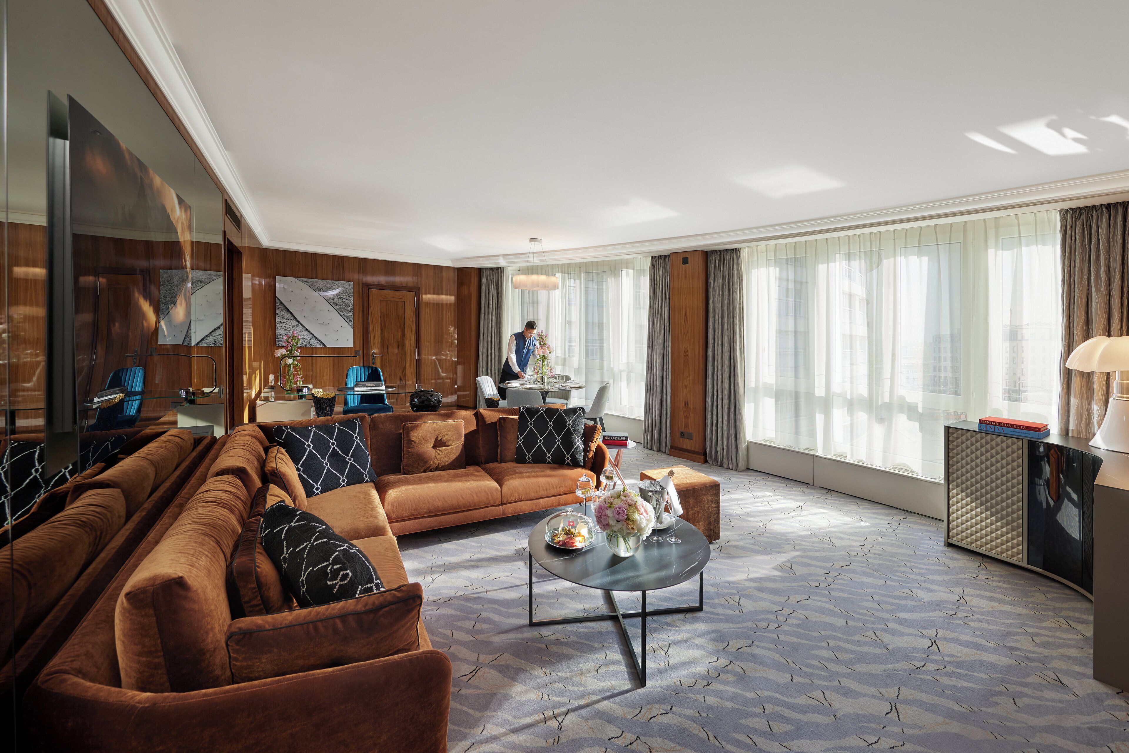 suite, 1 king bed, river view, corner | living room | flat-screen tv, dvd player, mp3 dock, offices