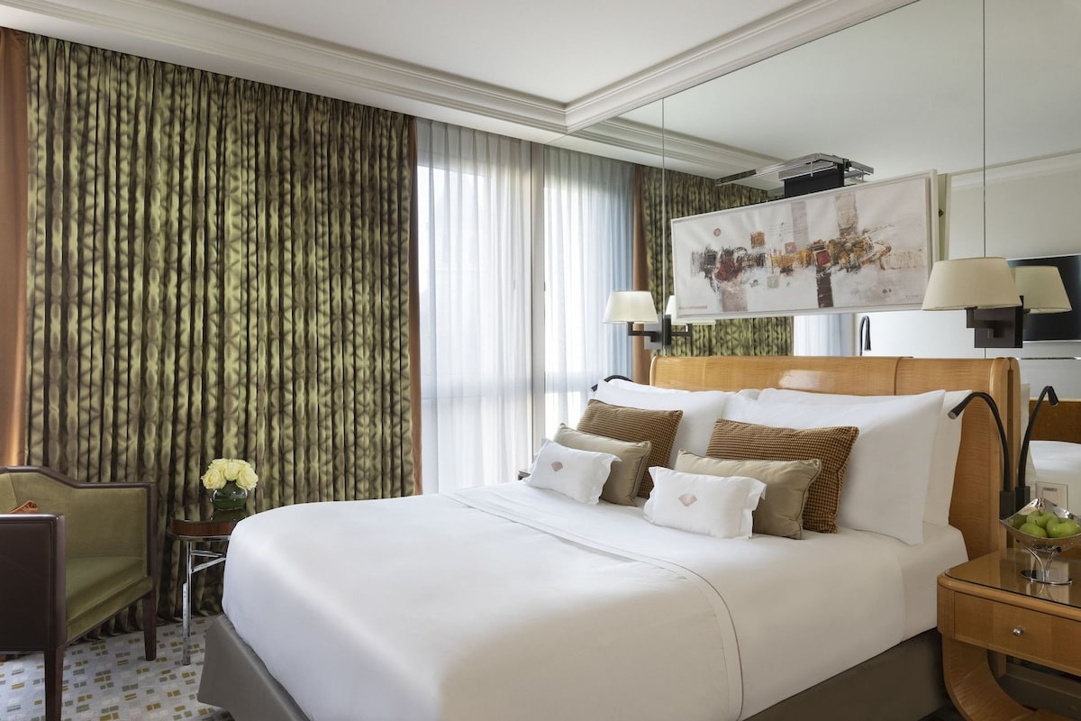 1 bedroom, premium bedding, pillowtop beds, minibar