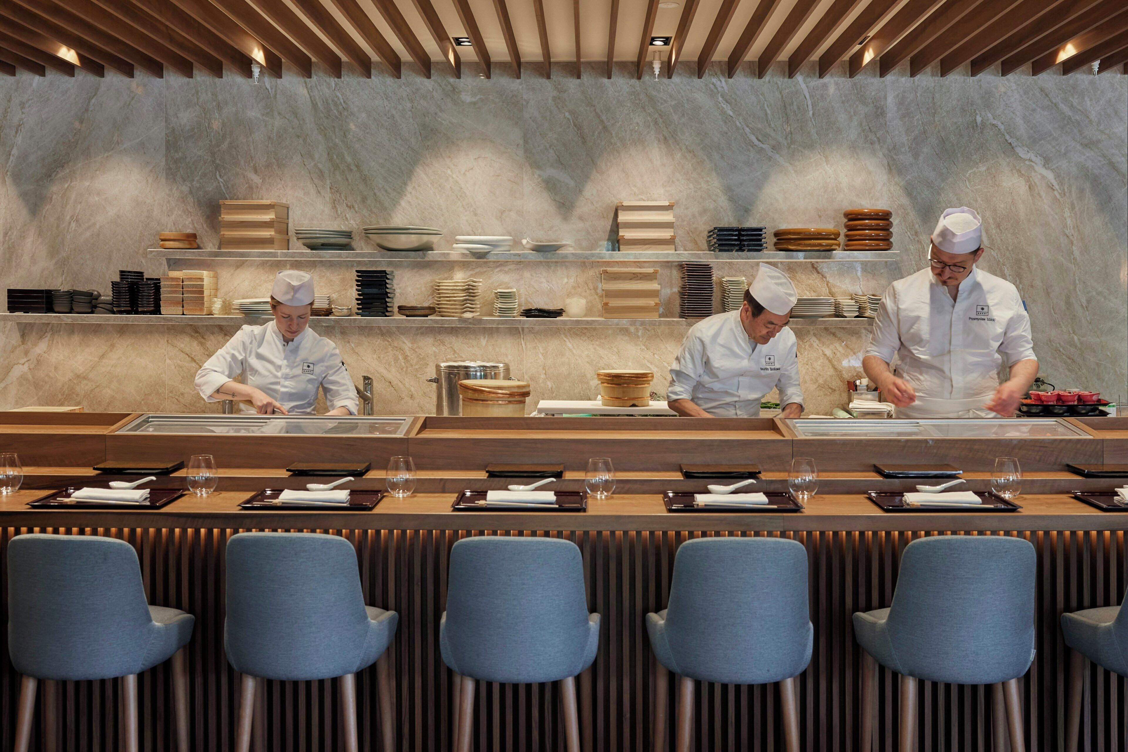 2 restaurants; breakfast, lunch, and dinner served