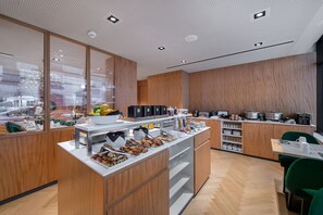 Päivittäinen buffetaamiainen maksusta