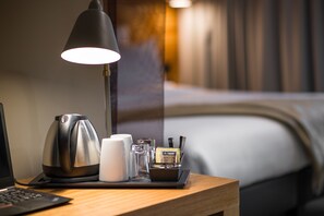 In-room safe, blackout drapes, soundproofing, free WiFi - 9Hotel Paquis (Geneva)