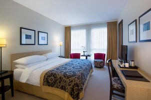 Minibar, in-room safe, individually furnished, desk