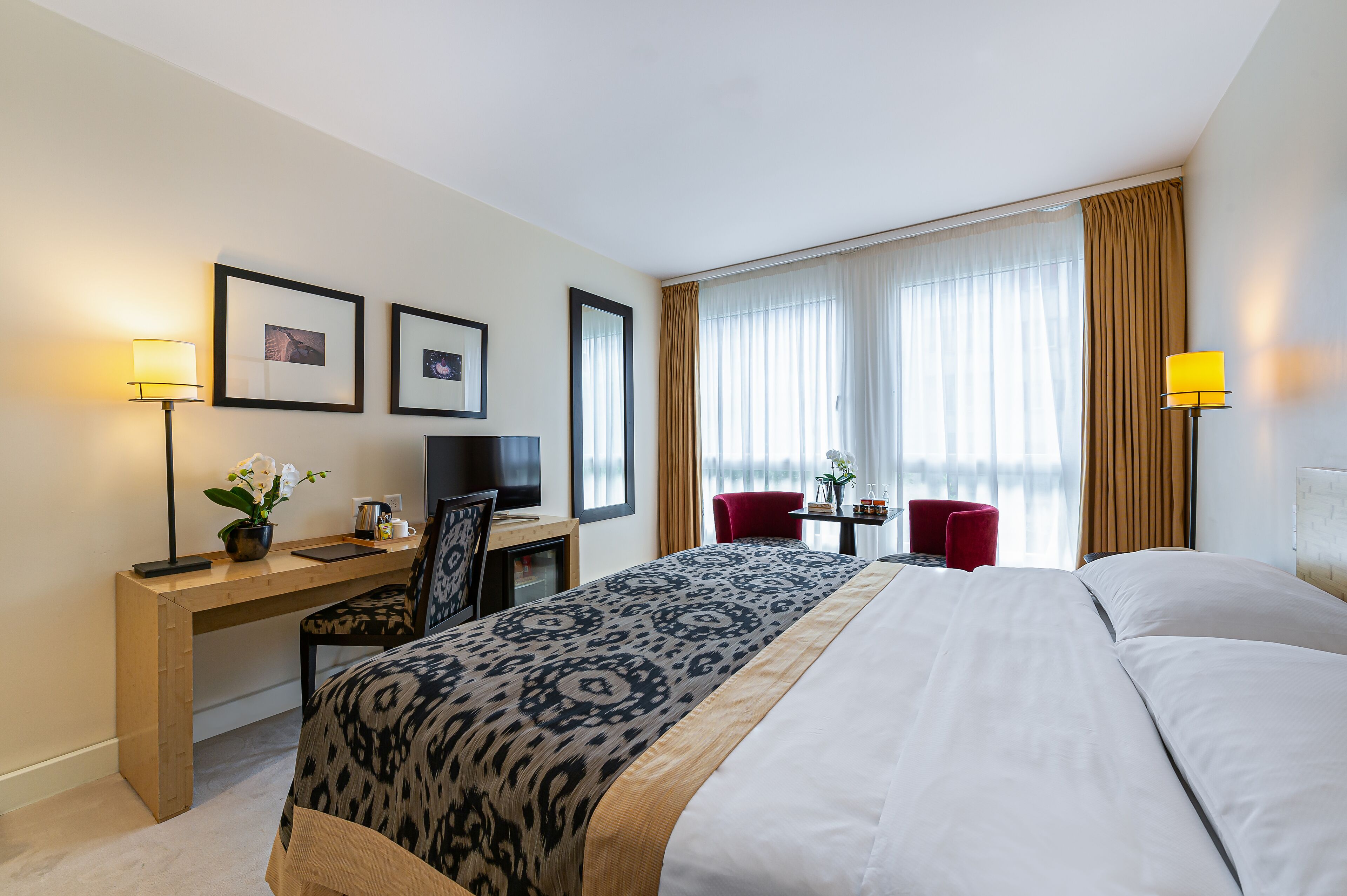 minibar, in-room safe, individually furnished, desk