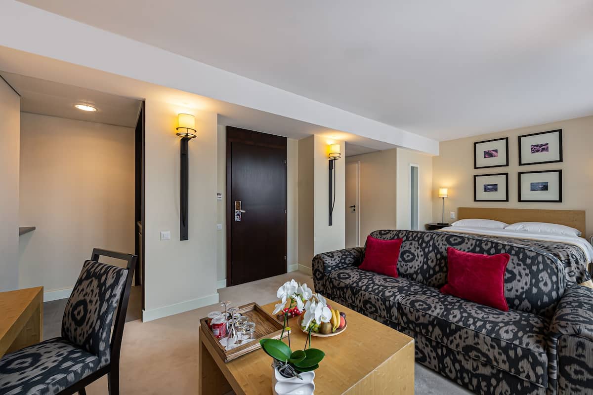 Minibar, in-room safe, individually furnished, desk