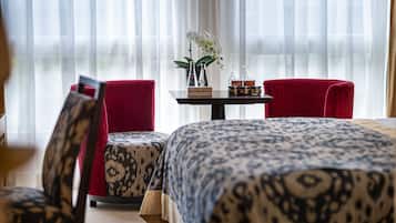 Minibar, in-room safe, individually furnished, desk