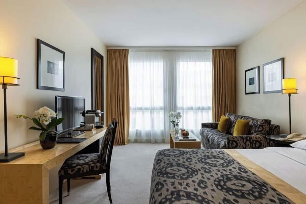 Minibar, in-room safe, individually furnished, desk
