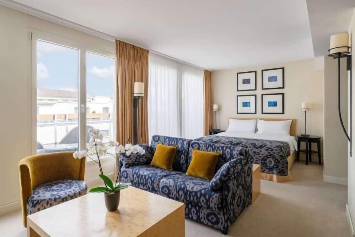 Minibar, in-room safe, individually furnished, desk