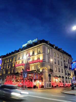 Façade de l’hébergement - soirée/nuit